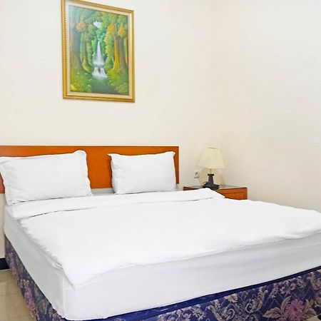 Collection O 91380 Golden Mansion Hotel Jakarta Exterior photo