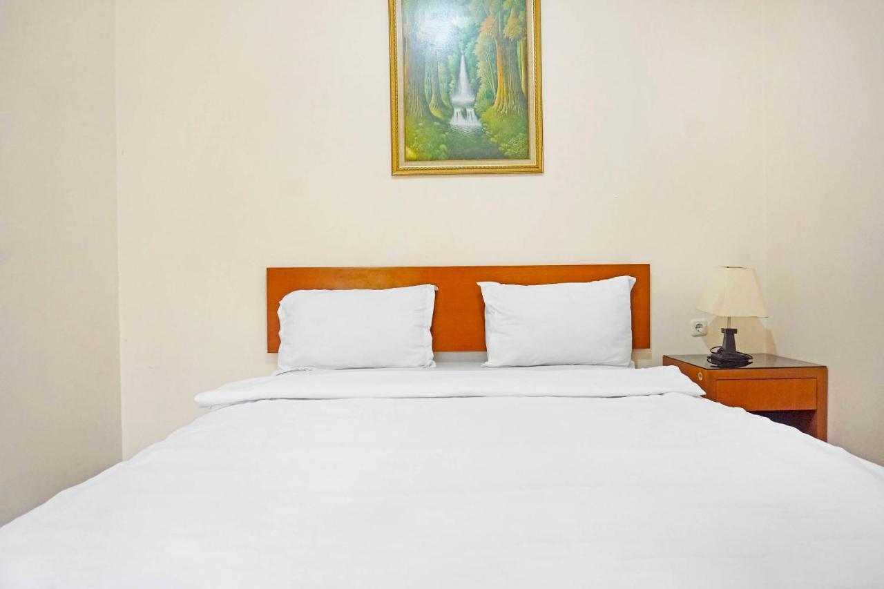 Collection O 91380 Golden Mansion Hotel Jakarta Exterior photo