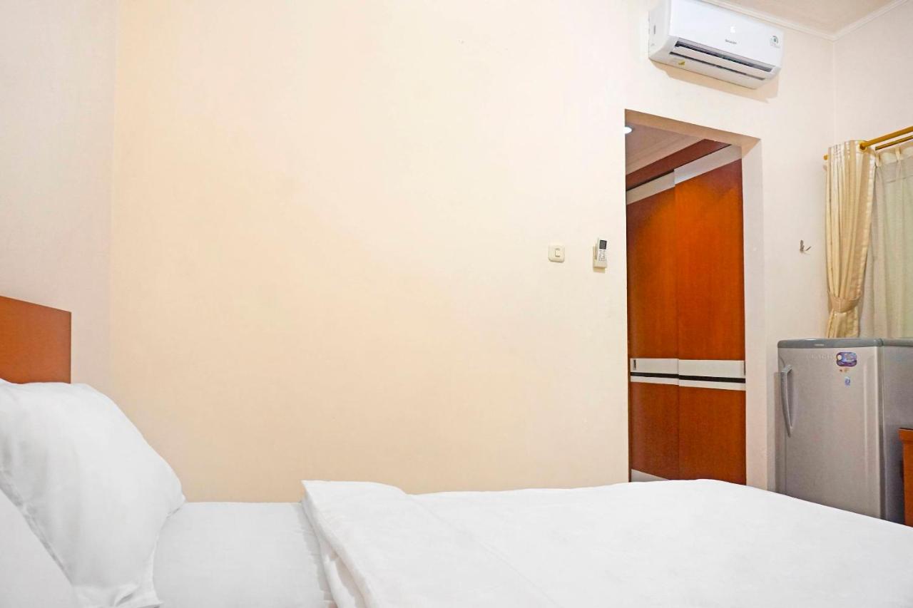 Collection O 91380 Golden Mansion Hotel Jakarta Exterior photo