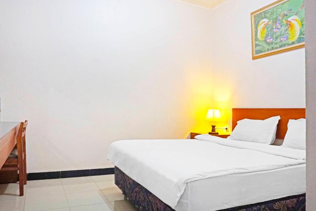 Collection O 91380 Golden Mansion Hotel Jakarta Exterior photo