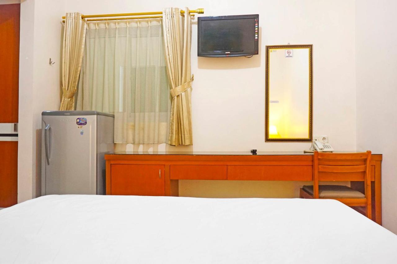 Collection O 91380 Golden Mansion Hotel Jakarta Exterior photo